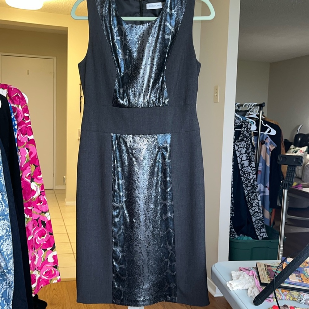 🦞 5/$20🦞Calvin Klein SZ 4 Ptp 18” Dress w Sequin Animal Print In Silvers